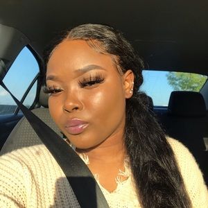 Meet your Posher, Jania